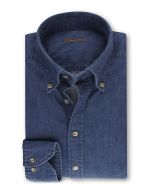 Blå denimskjorta med smal passform och button down krage.