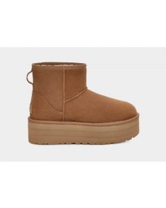 Bruna uggs med platåsula i mocka. Hos Stenströms Store.