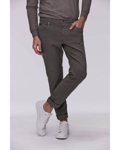 Mörkgrå förtvättad byxa med mycket stretch för komfort.