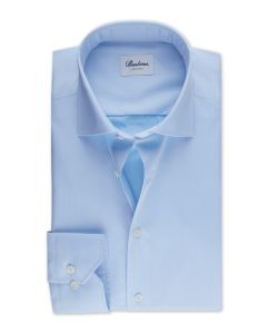 Ljusblå twillskjorta, enkel manschett.