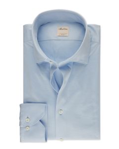 Stenströms ljusblå jerseyskjorta med vita knappar.